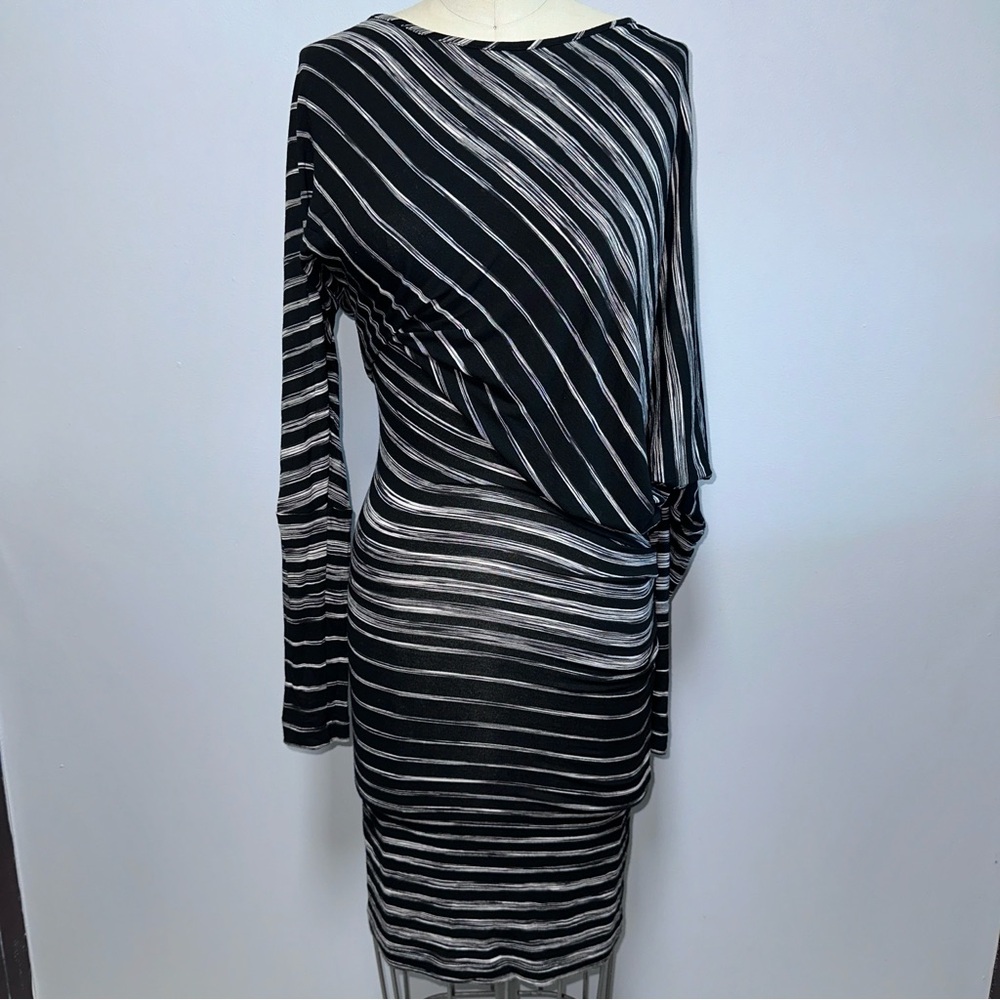 Women's LS BCBG MaxAzria Mid-Length Black & White Asymmetrical Dress, Size XXS